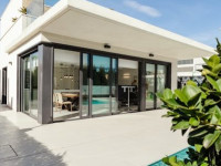 Biệt thự Thảo Điền — hệ cửa lùa khổ lớn và vách kính khung mảnh — ảnh 2