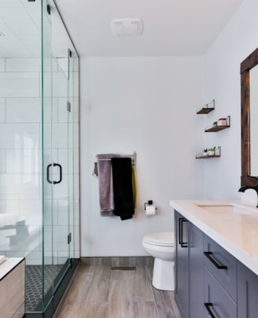 Vách tắm kính cường lực 10 ly